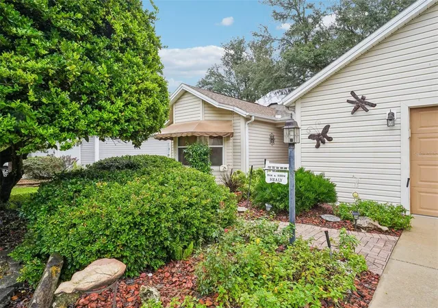 Photo 3 of Single family home for sale at 460 Loma Paseo Dr, Lady Lake, FL 32159 | MLS# G5118496 | Listing updated on 2026-10-10