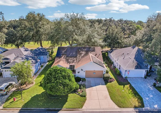 Single family home for sale at 460 Loma Paseo Dr, Lady Lake, FL 32159 | MLS# G5118496