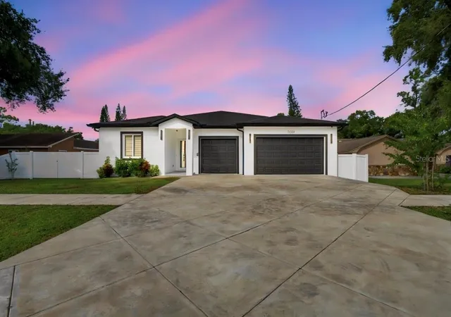 Single family home for sale at 13204 Lake Magdalene Blvd, TAMPA, FL 33618 | MLS# TB8553913