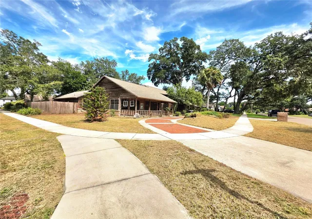 Photo 3 of Single family home for sale at 4231 Tall Tree Dr, Orlando, FL 32810 | MLS# O6446408 | Listing updated on 2026-10-01