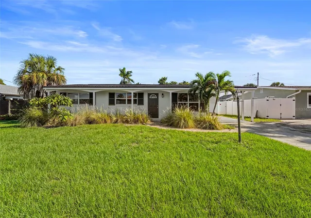Single family home for sale at 2815 Bay Dr, BRADENTON, FL 34207 | MLS# A4708085