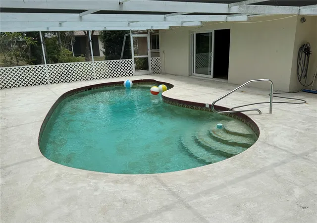 Photo 1 of Single family home for sale at 147 Hourglass Dr, Venice, FL 34293 | MLS# A4708086 | Listing updated on 2026-10-08