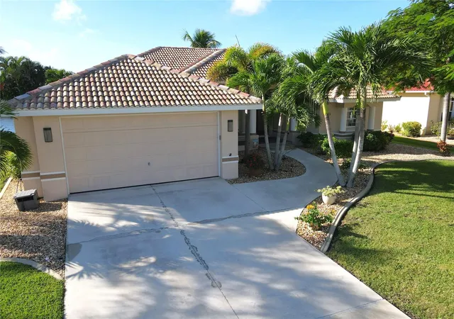 Photo 3 of Single family home for sale at 17123 Barcrest Ln, Punta Gorda, FL 33955 | MLS# C7531432 | Listing updated on 2026-10-13