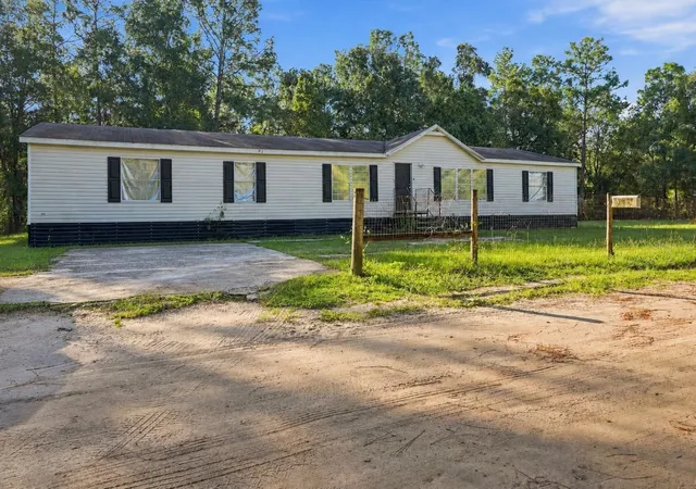 Photo 1 of Manufactured home for sale at 254 Se 7th Avenue, Interlachen, FL 32148 | MLS# A4708094 | Listing updated on 2026-10-02