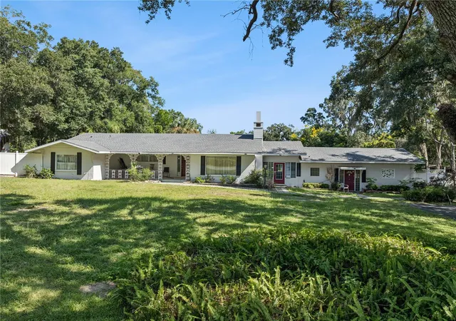 Photo 1 of Single family home for sale at 1505 E Crooked Lake Dr, Eustis, FL 32726 | MLS# O6446420 | Listing updated on 2026-10-02