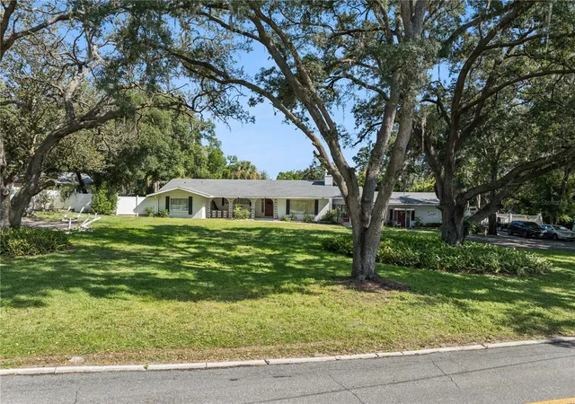 Photo 3 of Single family home for sale at 1505 E Crooked Lake Dr, Eustis, FL 32726 | MLS# O6446420 | Listing updated on 2026-10-02
