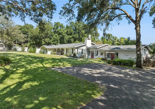 Photo 3 of Single family home for sale at 1505 E Crooked Lake Dr, Eustis, FL 32726 | MLS# O6446420 | Listing updated on 2026-10-02