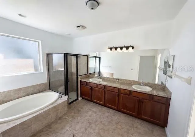 Photo 3 of Single family home for sale at 2101 Via Napoli St, Plant City, FL 33566 | MLS# TB8553935 | Listing updated on 2026-10-02