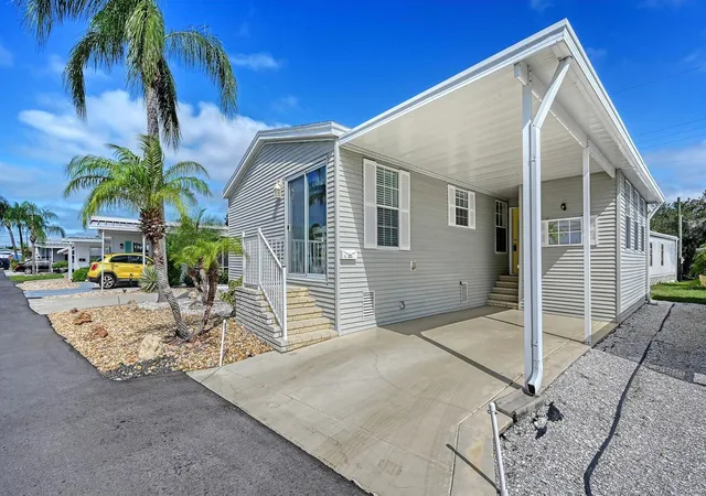 Photo 4 of Manufactured home for sale at 84 Southwinds Dr, Sarasota, FL 34231 | MLS# A4708103 | Listing updated on 2026-10-02