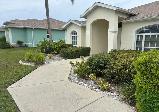 Photo 2 of Single family home for sale at 435 Rotonda Cir, Rotonda West, FL 33947 | MLS# D6148997 | Listing updated on 2026-10-03