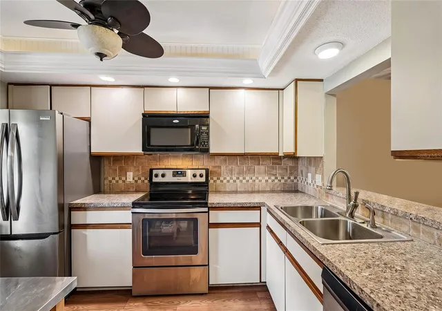 Photo 3 of Condo for sale at 430 Mission Trl E #B, Venice, FL 34285 | MLS# N6146016 | Listing updated on 2026-10-05