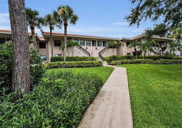 Photo 3 of Condo for sale at 1813 Mariner Dr #146, Tarpon Springs, FL 34689 | MLS# W7889993 | Listing updated on 2026-10-02