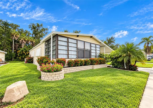 Photo 2 of Manufactured home for sale at 15 Meadowlark Cir, Ellenton, FL 34222 | MLS# A4708107 | Listing updated on 2026-10-10