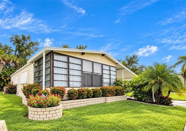 Photo 3 of Manufactured home for sale at 15 Meadowlark Cir, Ellenton, FL 34222 | MLS# A4708107 | Listing updated on 2026-10-10