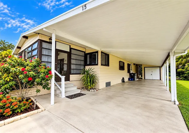 Photo 4 of Manufactured home for sale at 15 Meadowlark Cir, Ellenton, FL 34222 | MLS# A4708107 | Listing updated on 2026-10-10