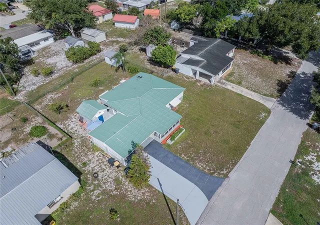 Photo 2 of Single family home for sale at 506 Thomas Ave, Frostproof, FL 33843 | MLS# TB8553939 | Listing updated on 2026-10-03