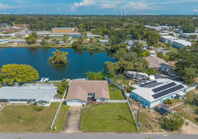 Photo 2 of Single family home for sale at 879 W Coquina Dr, Daytona Beach, FL 32117 | MLS# V4951610 | Listing updated on 2026-10-02