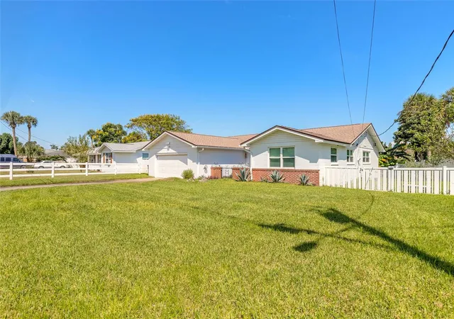 Photo 4 of Single family home for sale at 879 W Coquina Dr, Daytona Beach, FL 32117 | MLS# V4951610 | Listing updated on 2026-10-02