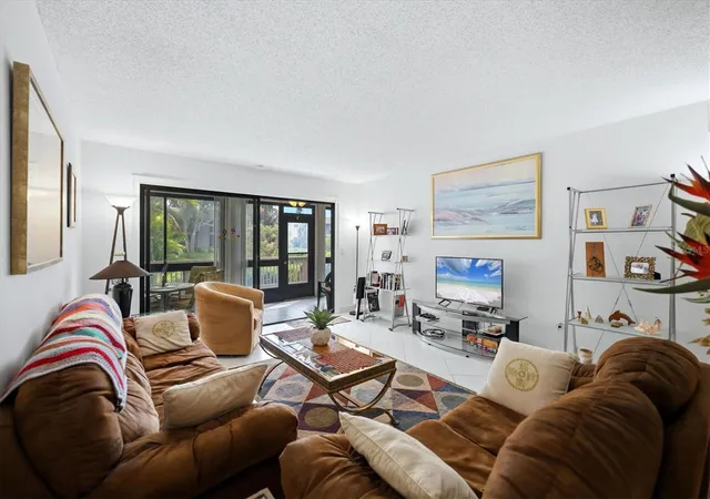 Photo 4 of Condo for sale at 1515 Clower Crk Dr #HA158, Sarasota, FL 34231 | MLS# A4708108 | Listing updated on 2026-10-06