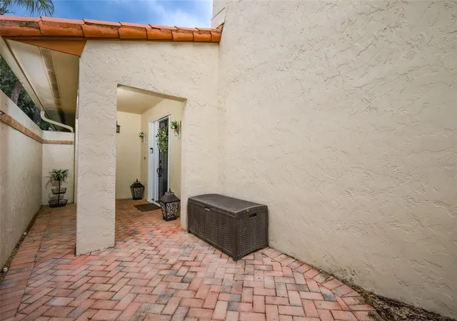 Photo 2 of Condo for sale at 170 Balfour Dr #1, Winter Park, FL 32792 | MLS# O6446433 | Listing updated on 2026-10-06