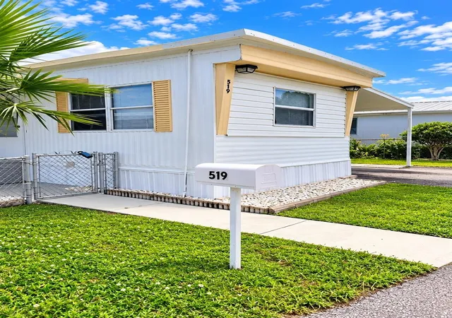 Photo 3 of Manufactured home for sale at 6580 Seminole Blvd #519, Seminole, FL 33772 | MLS# TB8553944 | Listing updated on 2026-10-02
