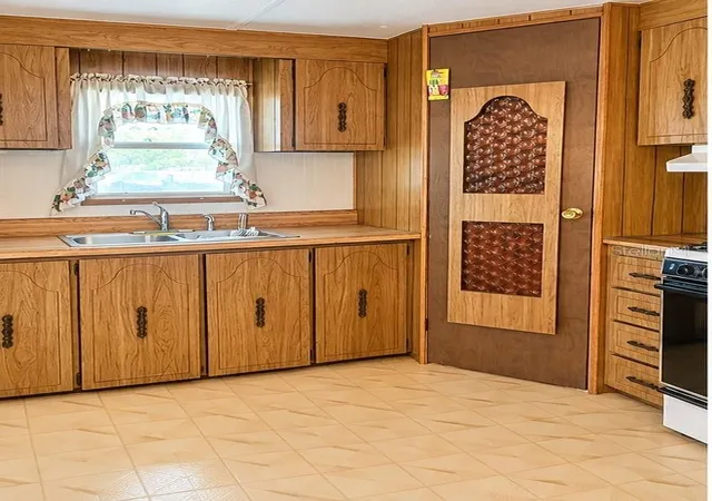 Photo 4 of Manufactured home for sale at 6580 Seminole Blvd #519, Seminole, FL 33772 | MLS# TB8553944 | Listing updated on 2026-10-02
