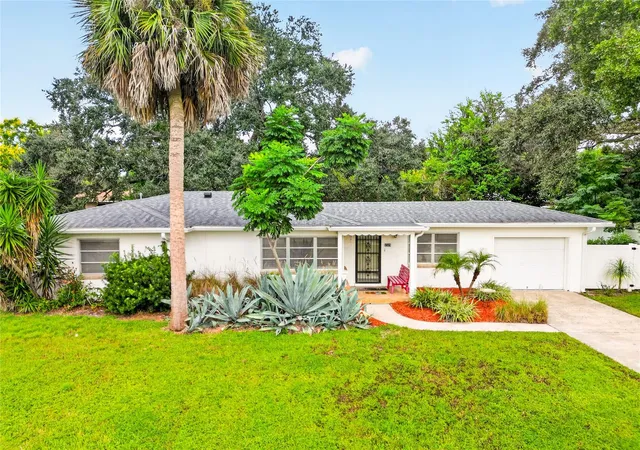 Photo 1 of Sale Pending at 2329 Southland Rd, Mount Dora, FL 32757 | MLS# G5118504 | Listing updated on 2026-10-08