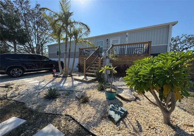 Photo 2 of Manufactured home for sale at 258 3rd Street Nw, Ruskin, FL 33570 | MLS# L4965484 | Listing updated on 2026-10-06