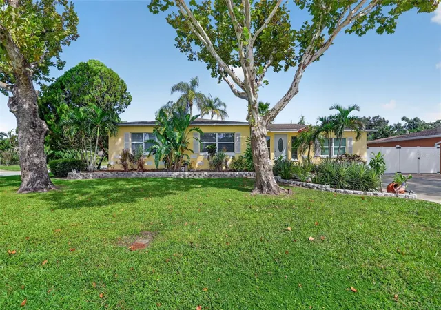 Photo 1 of Single family home for sale at 3793 Benson Ave N, Saint Petersburg, FL 33713 | MLS# TB8553948 | Listing updated on 2026-10-17