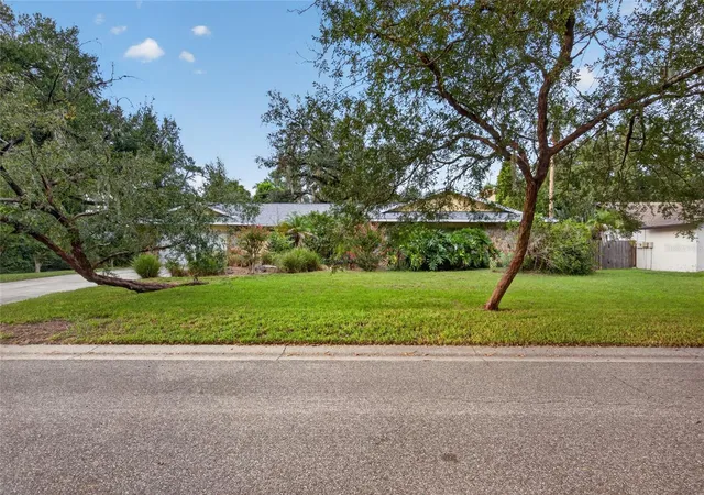 Photo 2 of Single family home for sale at 531 Garrard Dr, Temple Terrace, FL 33617 | MLS# TB8553949 | Listing updated on 2026-10-05