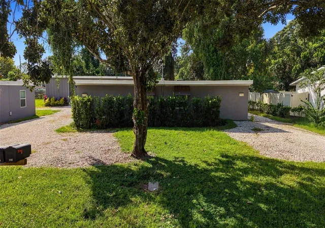 Photo 3 of House for sale at 1922 Cloverlawn Ave, Orlando, FL 32806 | MLS# O6446443 | Listing updated on 2026-10-02