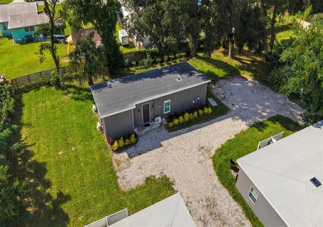 Photo 4 of House for sale at 1922 Cloverlawn Ave, Orlando, FL 32806 | MLS# O6446443 | Listing updated on 2026-10-02