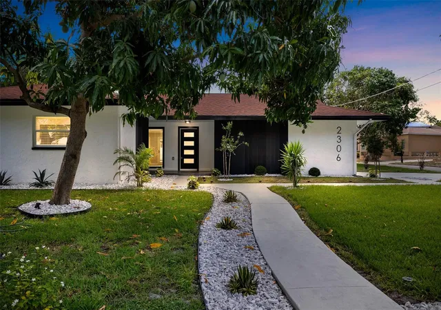 Photo 1 of Single family home for sale at 2306 S San Jose Cir, Tampa, FL 33629 | MLS# TB8553956 | Listing updated on 2026-10-02