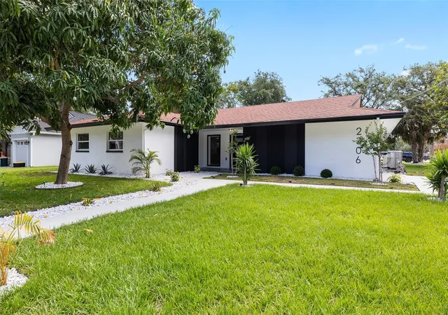 Photo 2 of Single family home for sale at 2306 S San Jose Cir, Tampa, FL 33629 | MLS# TB8553956 | Listing updated on 2026-10-02