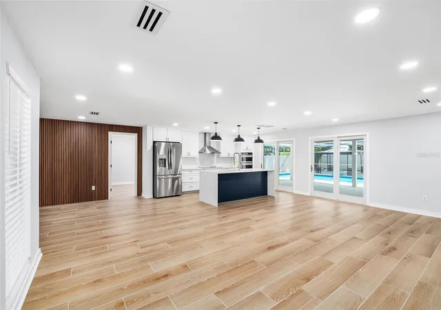 Photo 4 of Single family home for sale at 2306 S San Jose Cir, Tampa, FL 33629 | MLS# TB8553956 | Listing updated on 2026-10-02