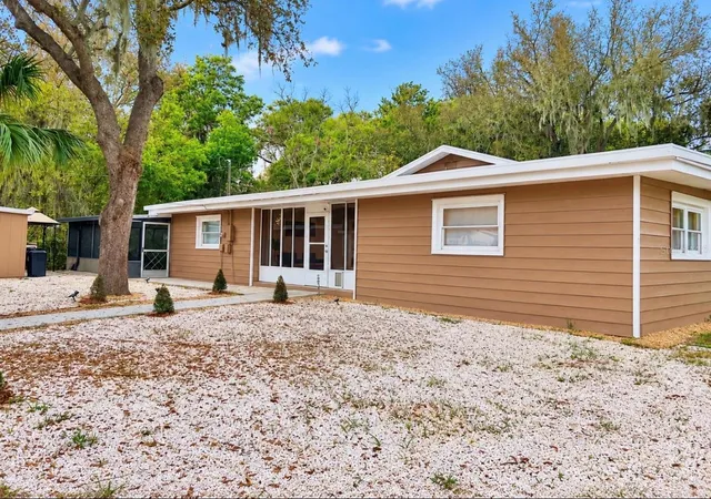 Photo 1 of Single family home for sale at 896 Cr 485a, Lake Panasoffkee, FL 33538 | MLS# S5158664 | Listing updated on 2026-10-03