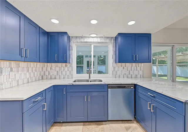 Photo 3 of Single family home for sale at 260 SE 16th Terrace, Crystal River, FL 34429 | MLS# TB8553963 | Listing updated on 2026-10-03