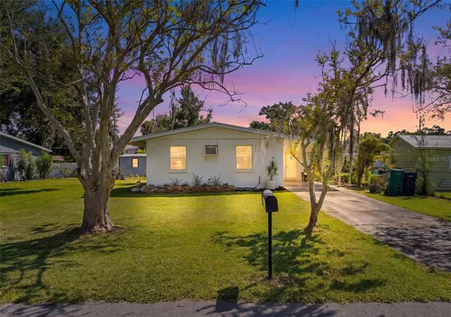 Photo 1 of Single family home for sale at 704 19th Avenue W, Palmetto, FL 34221 | MLS# A4708133 | Listing updated on 2026-10-02