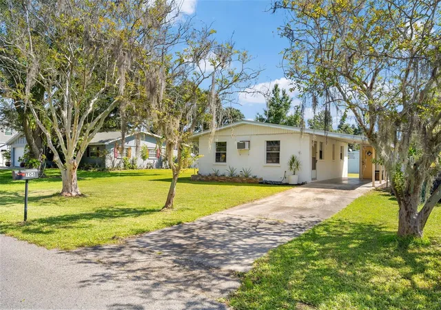 Photo 3 of Single family home for sale at 704 19th Avenue W, Palmetto, FL 34221 | MLS# A4708133 | Listing updated on 2026-10-02