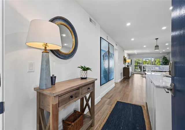 Listing Photo 5 - Condo for sale in building located at 1313 Dockside Pl, SARASOTA, FL 34242 - Unit #120