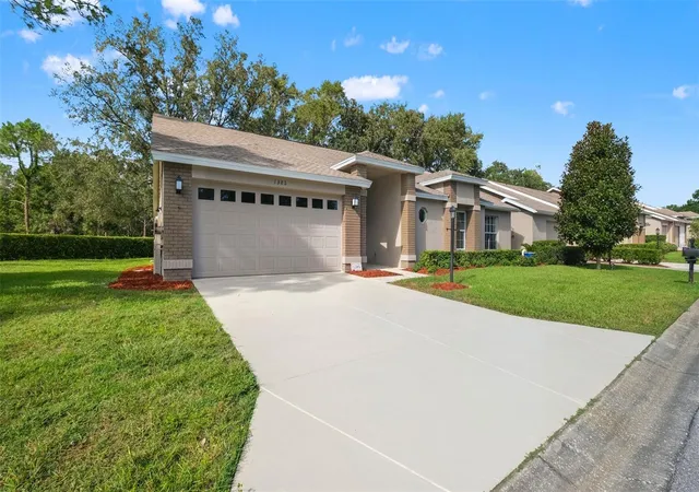 Photo 3 of House for sale at 1385 Summerwood Ct, Spring Hill, FL 34606 | MLS# W7889995 | Listing updated on 2026-10-02