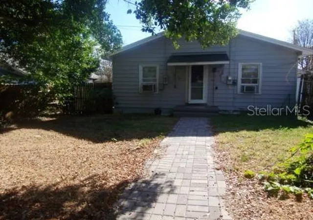 Photo 1 of House for sale at 902 E Lime St, Lakeland, FL 33801 | MLS# L4965488 | Listing updated on 2026-10-02