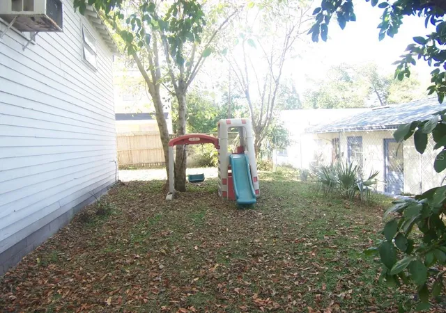 Photo 3 of House for sale at 902 E Lime St, Lakeland, FL 33801 | MLS# L4965488 | Listing updated on 2026-10-02