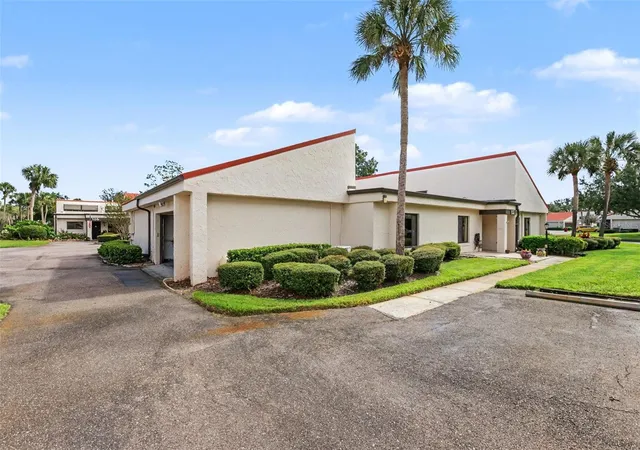 Photo 2 of Townhouse for sale at 103 Valencia Ct N, Plant City, FL 33566 | MLS# TB8553974 | Listing updated on 2026-10-05