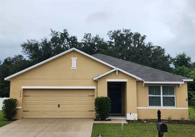 Photo 1 of Single family home for sale at 2904 Ne 42nd Road, Ocala, FL 34470 | MLS# OM733249 | Listing updated on 2026-10-08