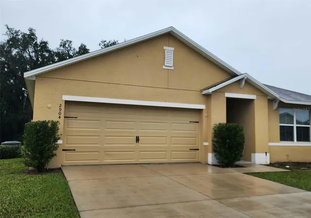 Photo 3 of Single family home for sale at 2904 NE 42nd Road, Ocala, FL 34470 | MLS# OM733249 | Listing updated on 2026-10-08