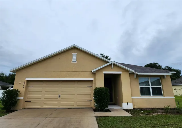 Photo 3 of Single family home for sale at 2904 Ne 42nd Road, Ocala, FL 34470 | MLS# OM733249 | Listing updated on 2026-10-08