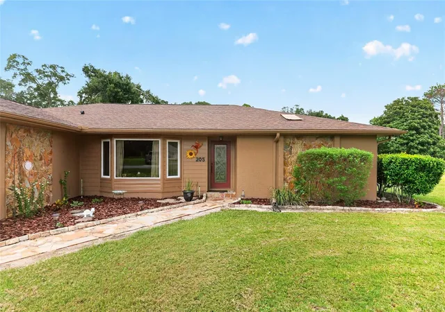 Photo 3 of Single family home for sale at 205 E Falconry Ct, Hernando, FL 34442 | MLS# OM733250 | Listing updated on 2026-10-03