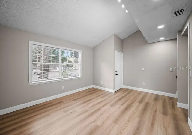 Listing Photo 4 - Condo for sale in building located at 824 W 25th St, SANFORD, FL 32771