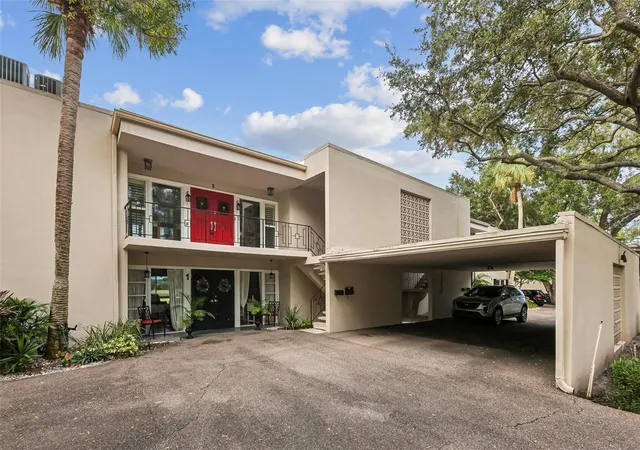 Photo 1 of Condo for sale at 3 Country Clb Dr #3, Largo, FL 33771 | MLS# O6446470 | Listing updated on 2026-10-02